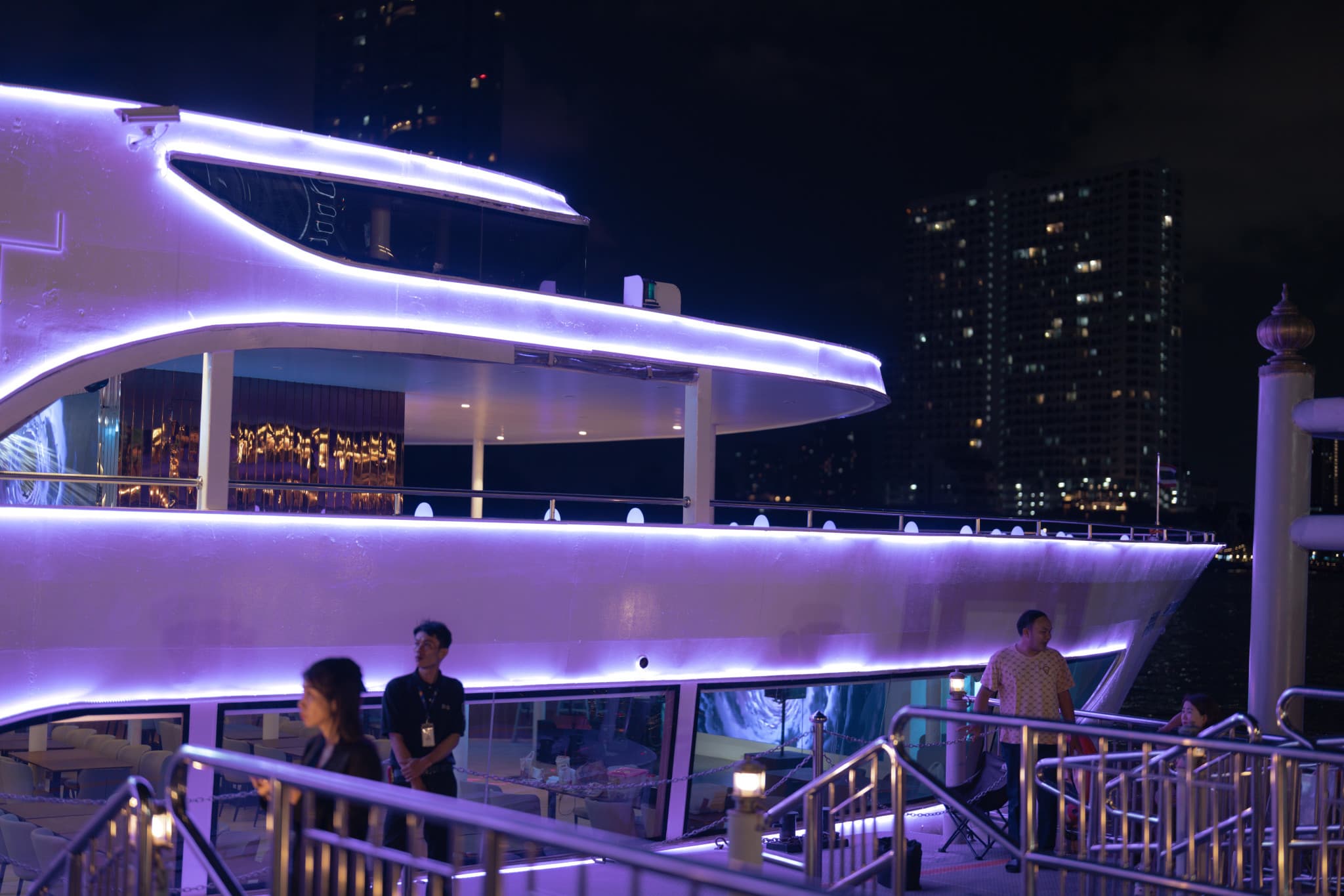 Chao Phraya River Dinner Cruise aboard The Planet Cruise - image 11