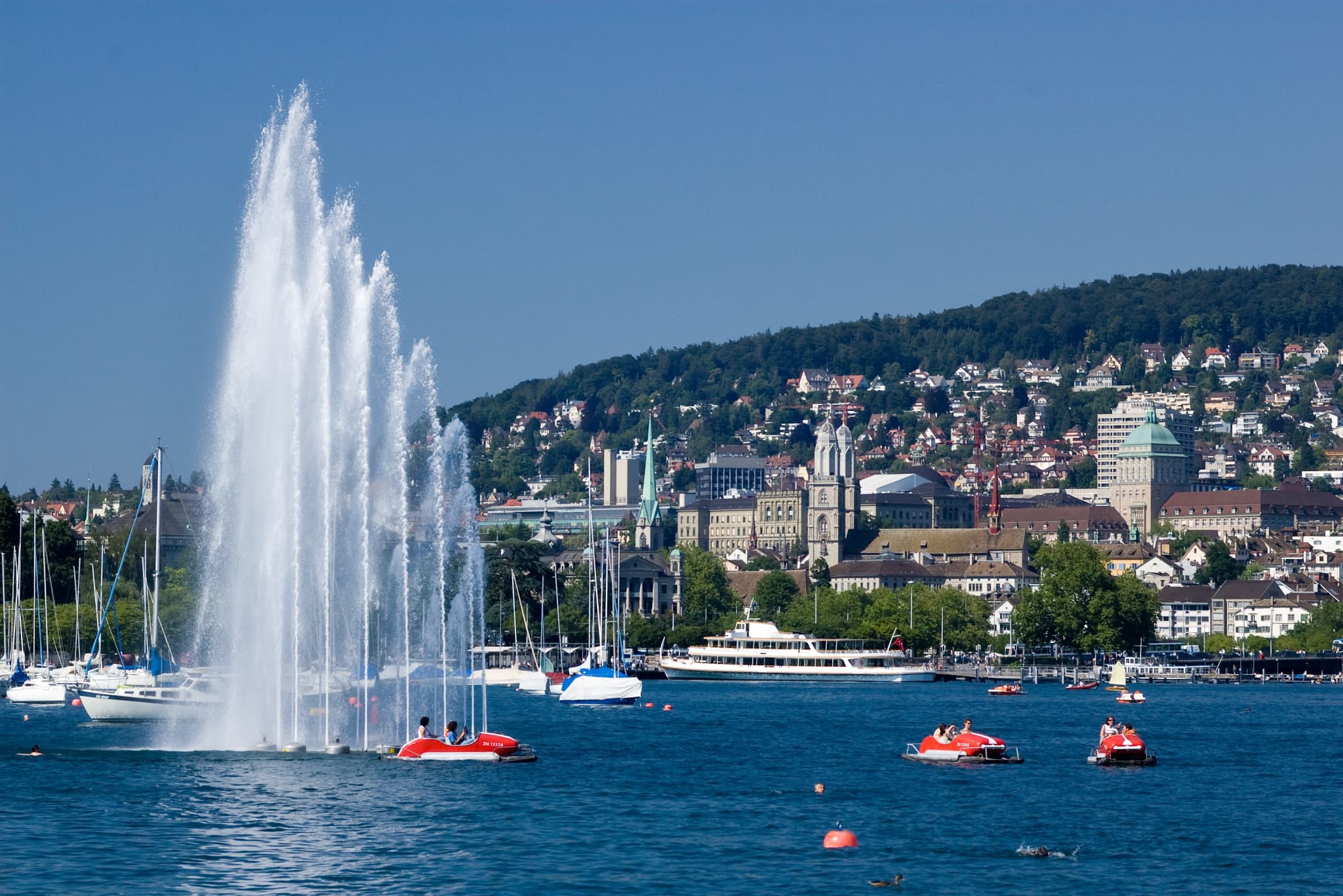 Zurich City Tour with Cruise and Lindt Home of Chocolate - image 3