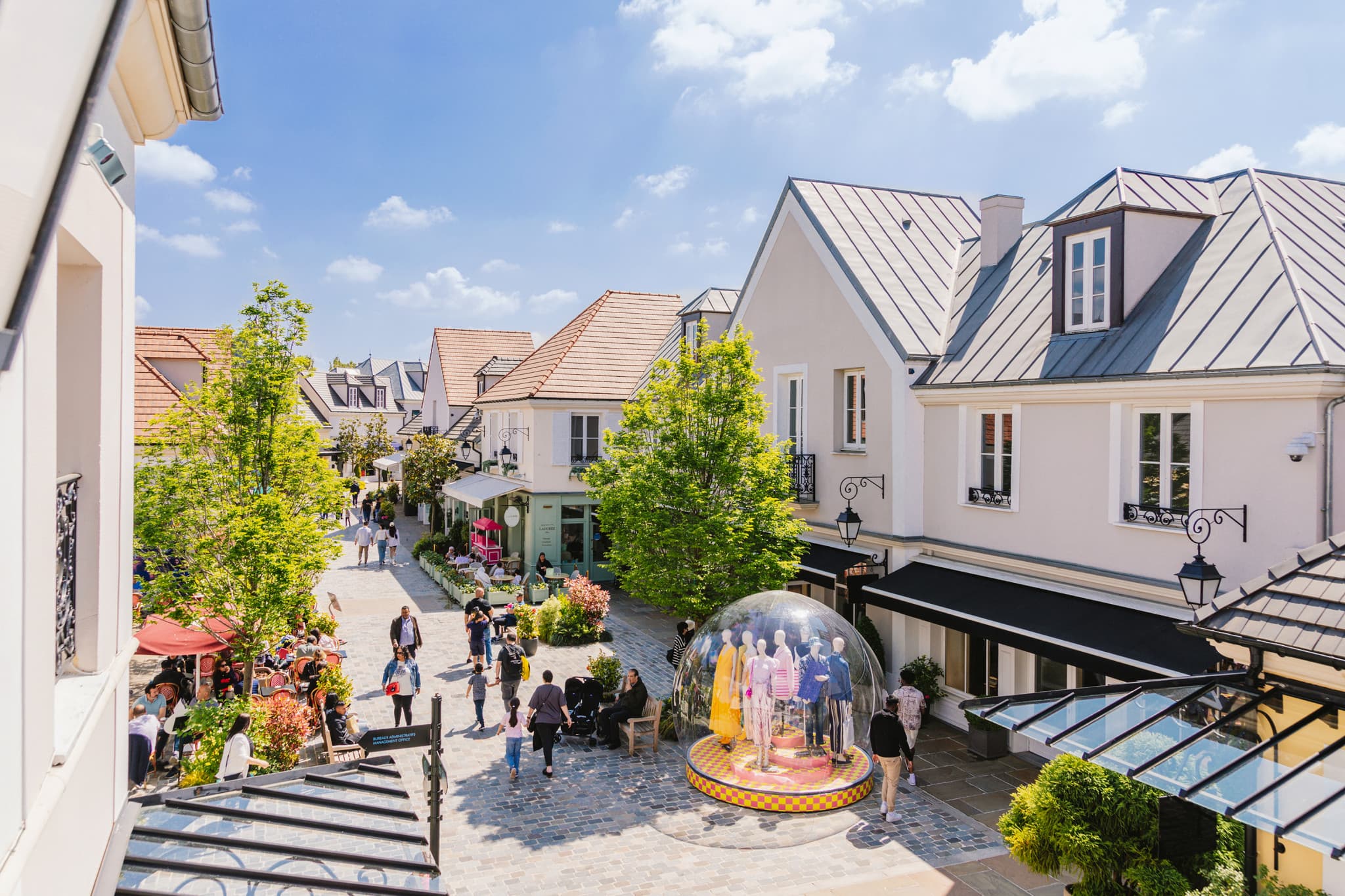 La Vallee Village with Round Trip Transfers from Paris - image 2