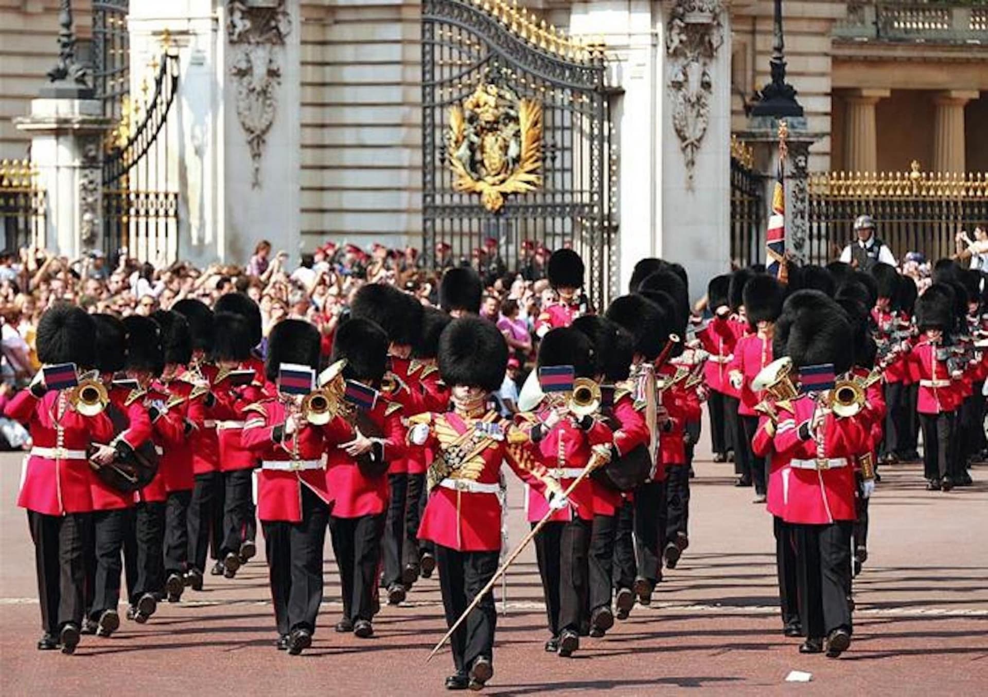St. Paul's Cathedral, Changing of the Guard, and London Sightseeing Tour - imagen 2