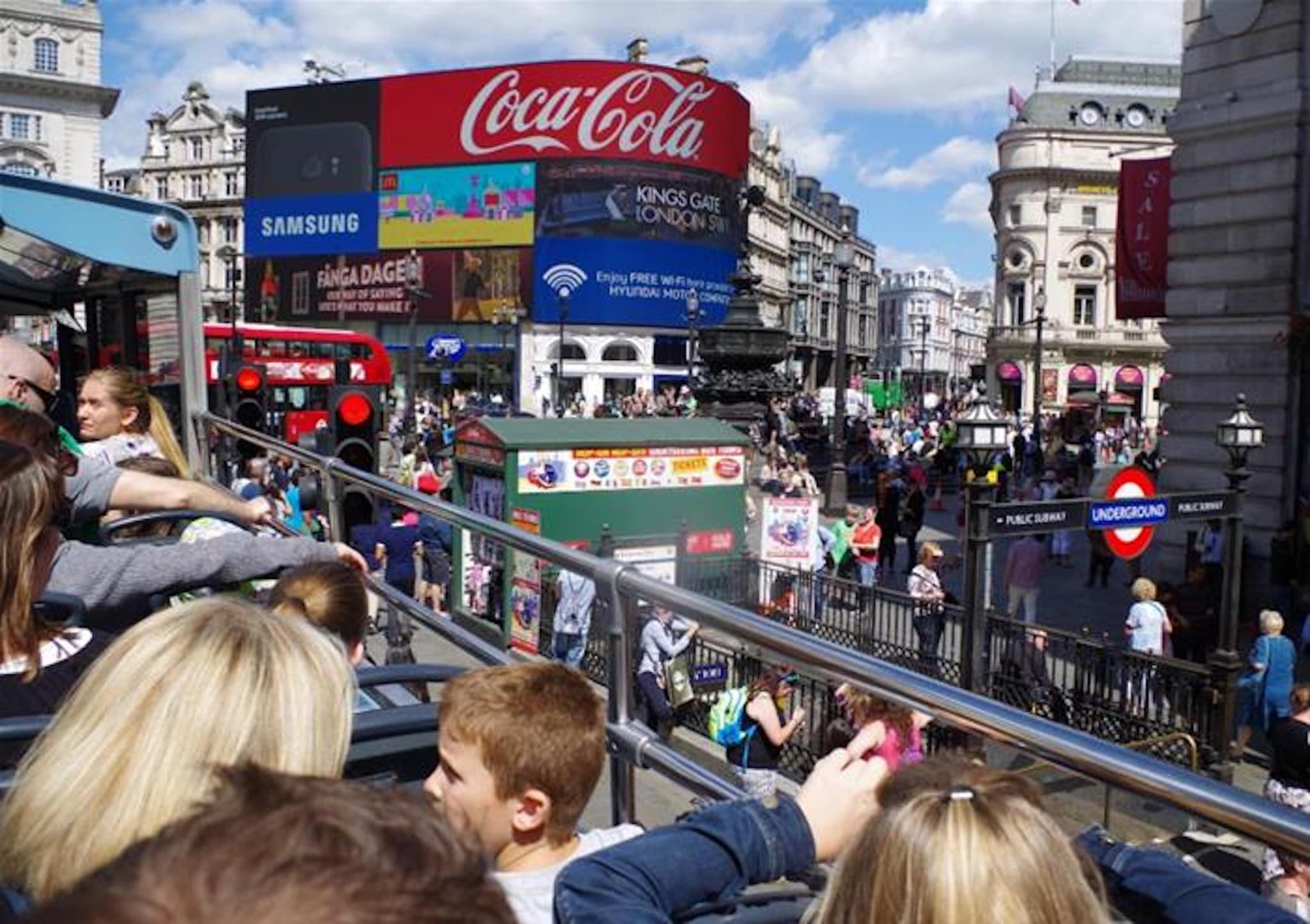 COMBO: SEA LIFE London Aquarium Ticket + London Hop-on Hop-off Bus Tour - image 5