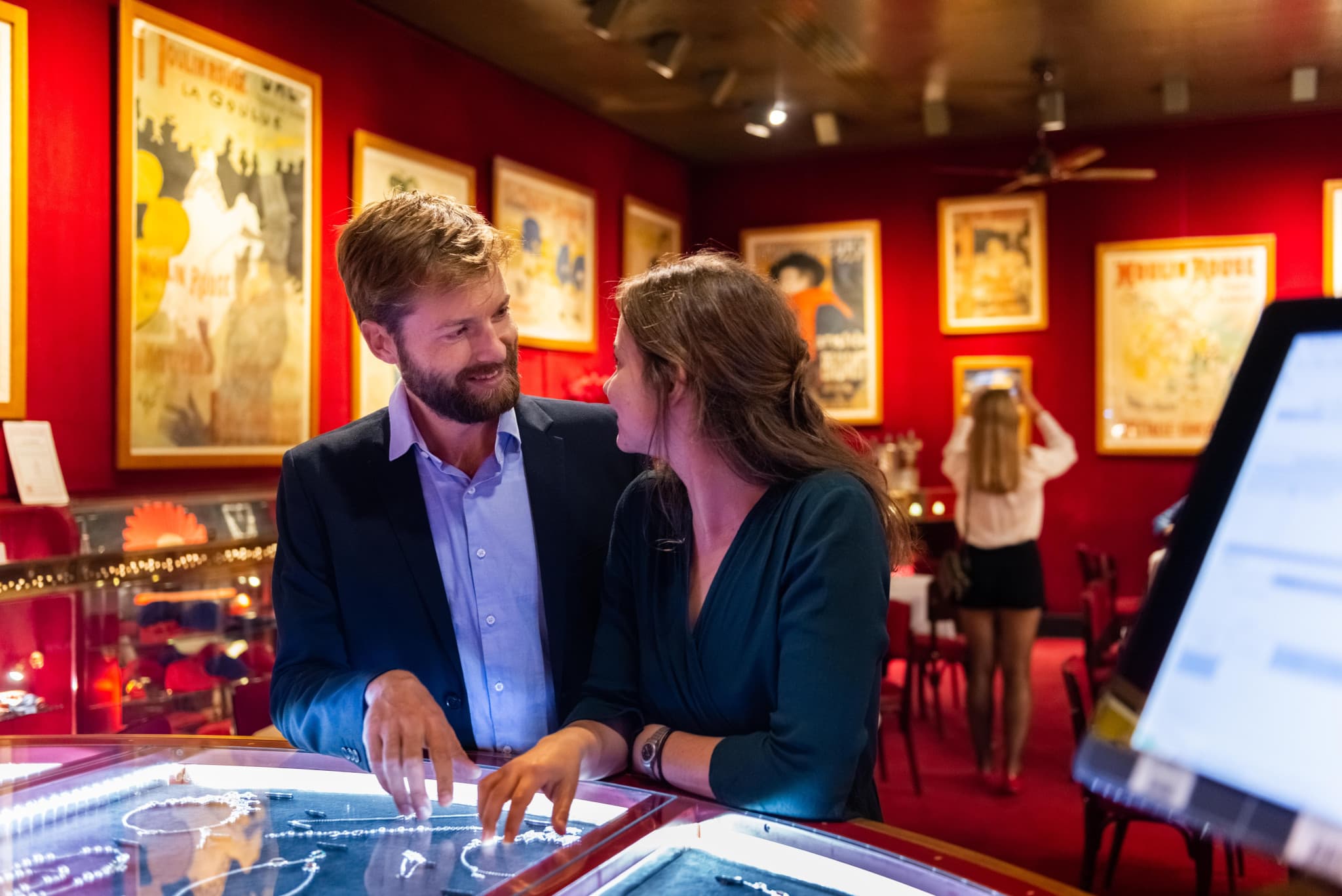 Moulin Rouge Cabaret Show with Drop-off Service and Dinner - image 10