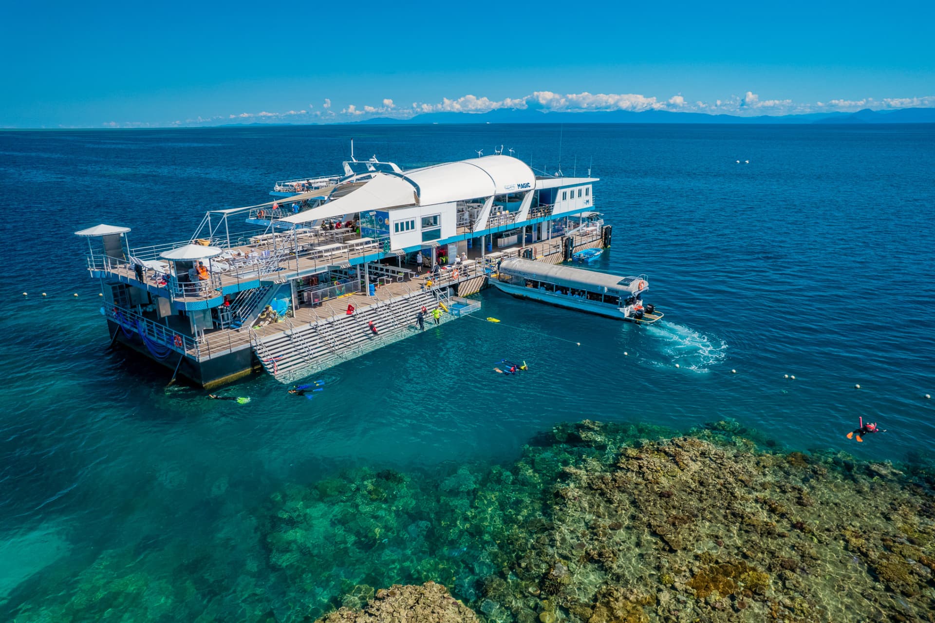 Tour Reef Magic Pontoon desde Cairns - imagen 2