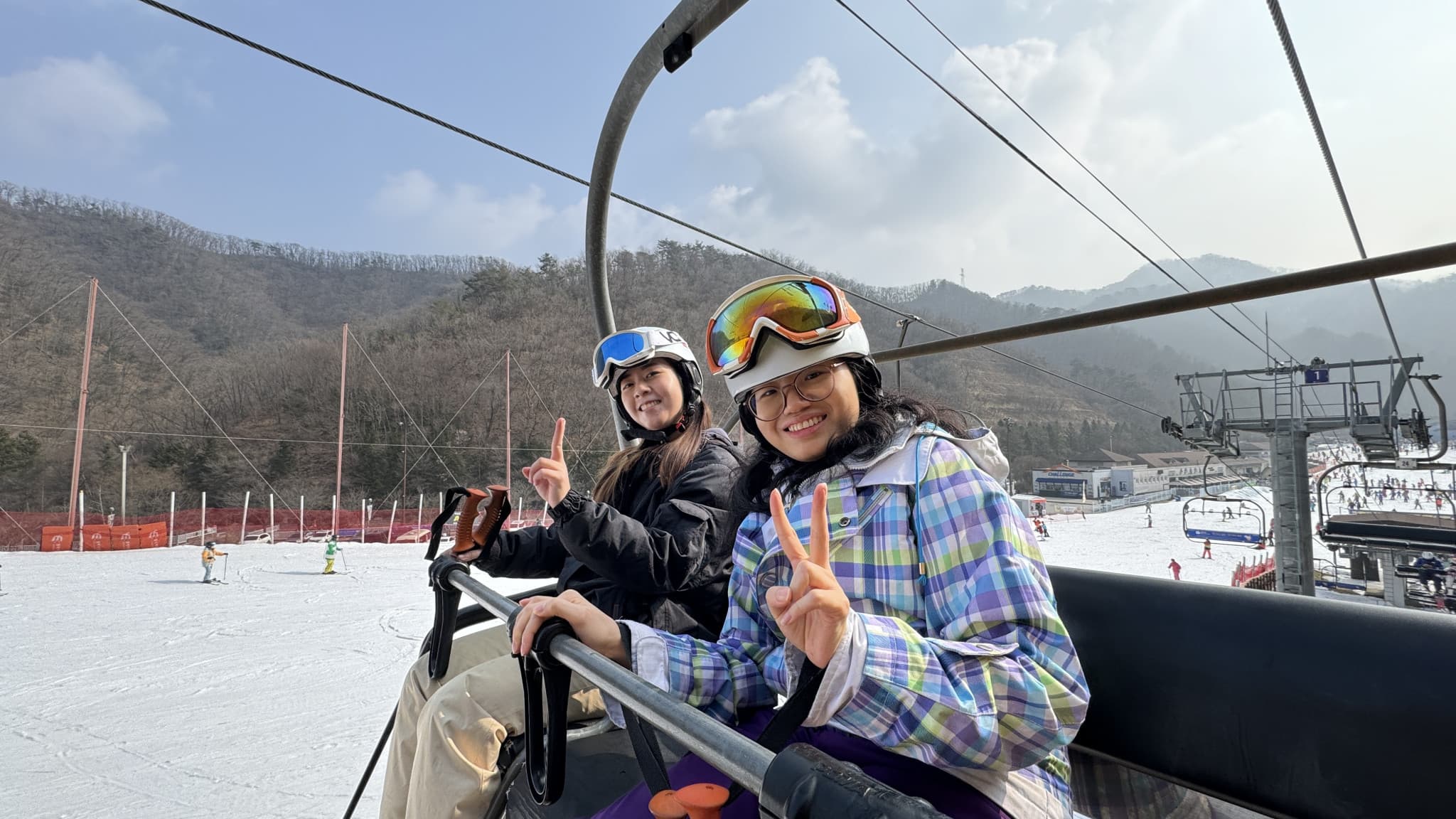 Vivaldi Park Winter Ski and Eobi Ice Valley Day Tour from Seoul - image 8