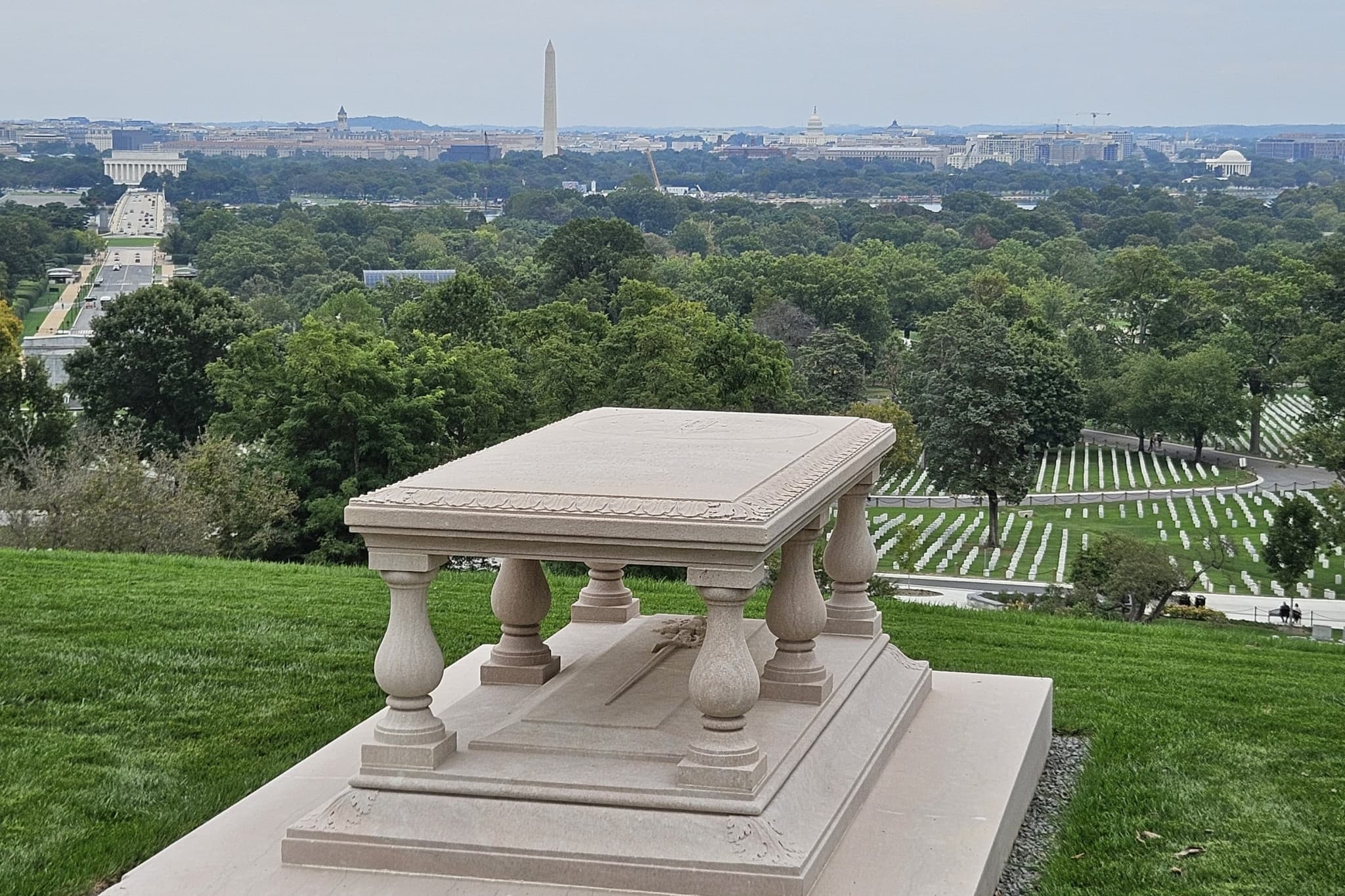 Arlington Cemetery Guided Tour with Changing of the Guard - image 5
