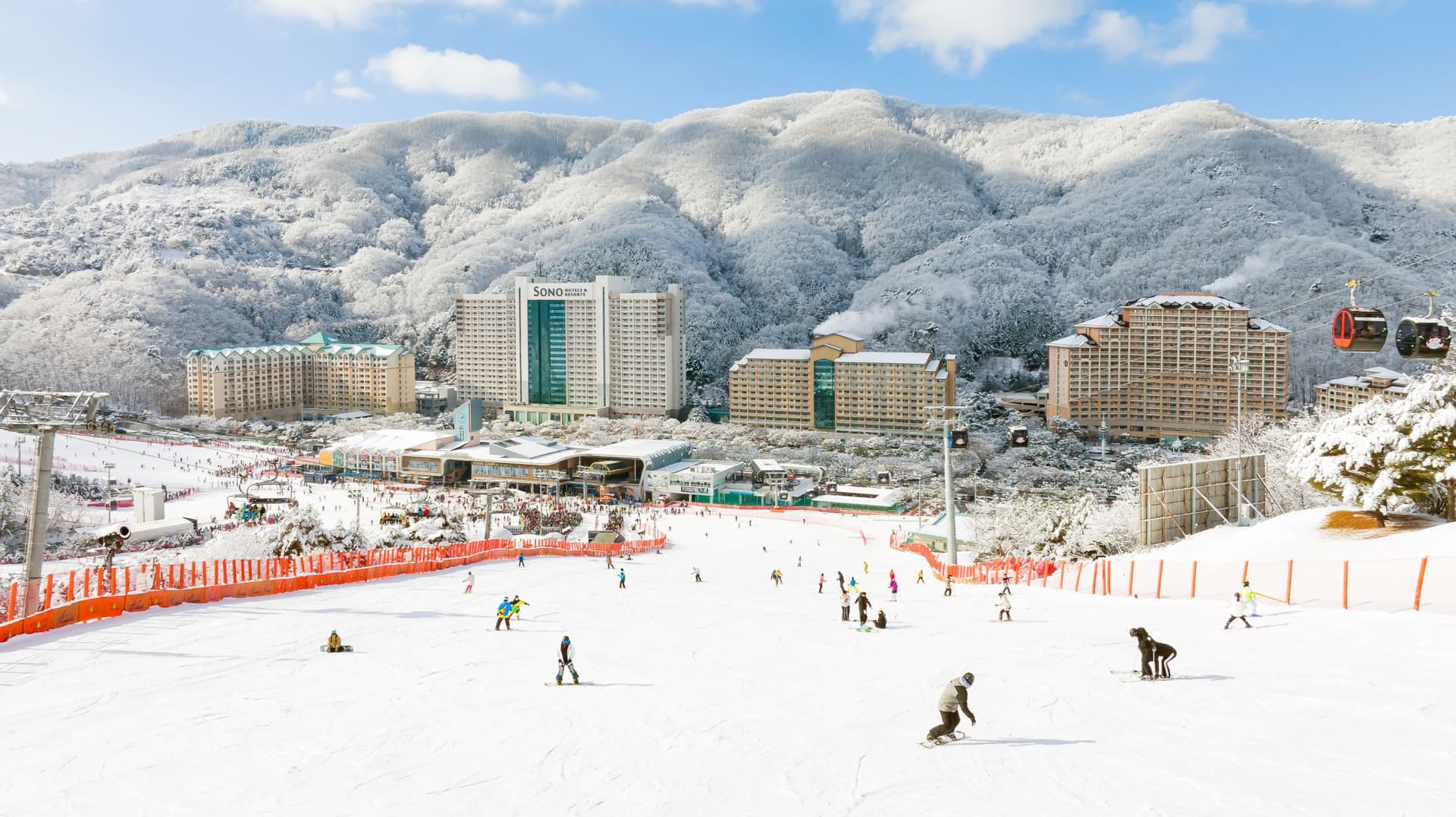 Vivaldi Park Winter Ski and Eobi Ice Valley Day Tour from Seoul - 이미지 6