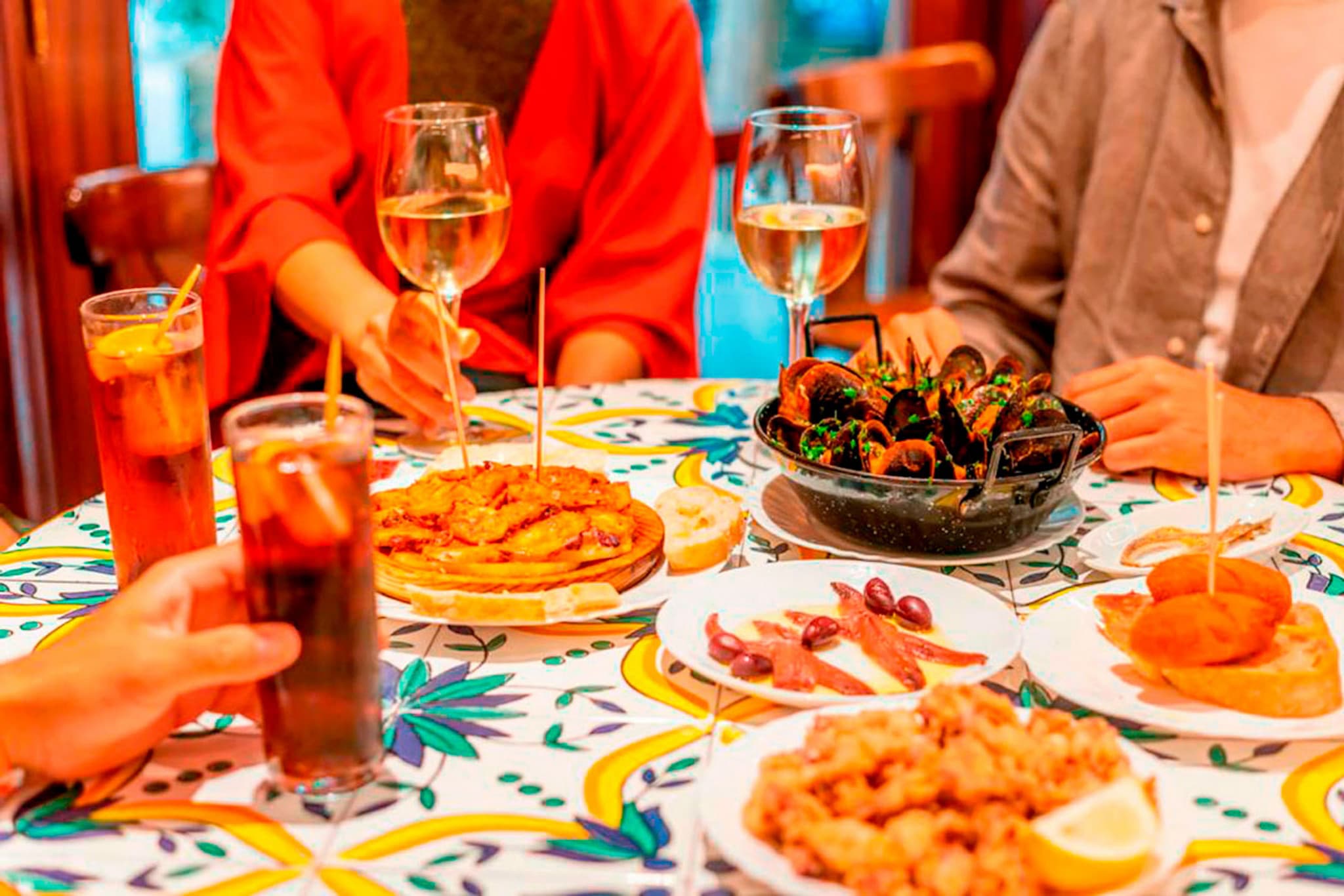 Barcelona Old Town Walking Tour with Flamenco Show and Tapas Dinner - image 8