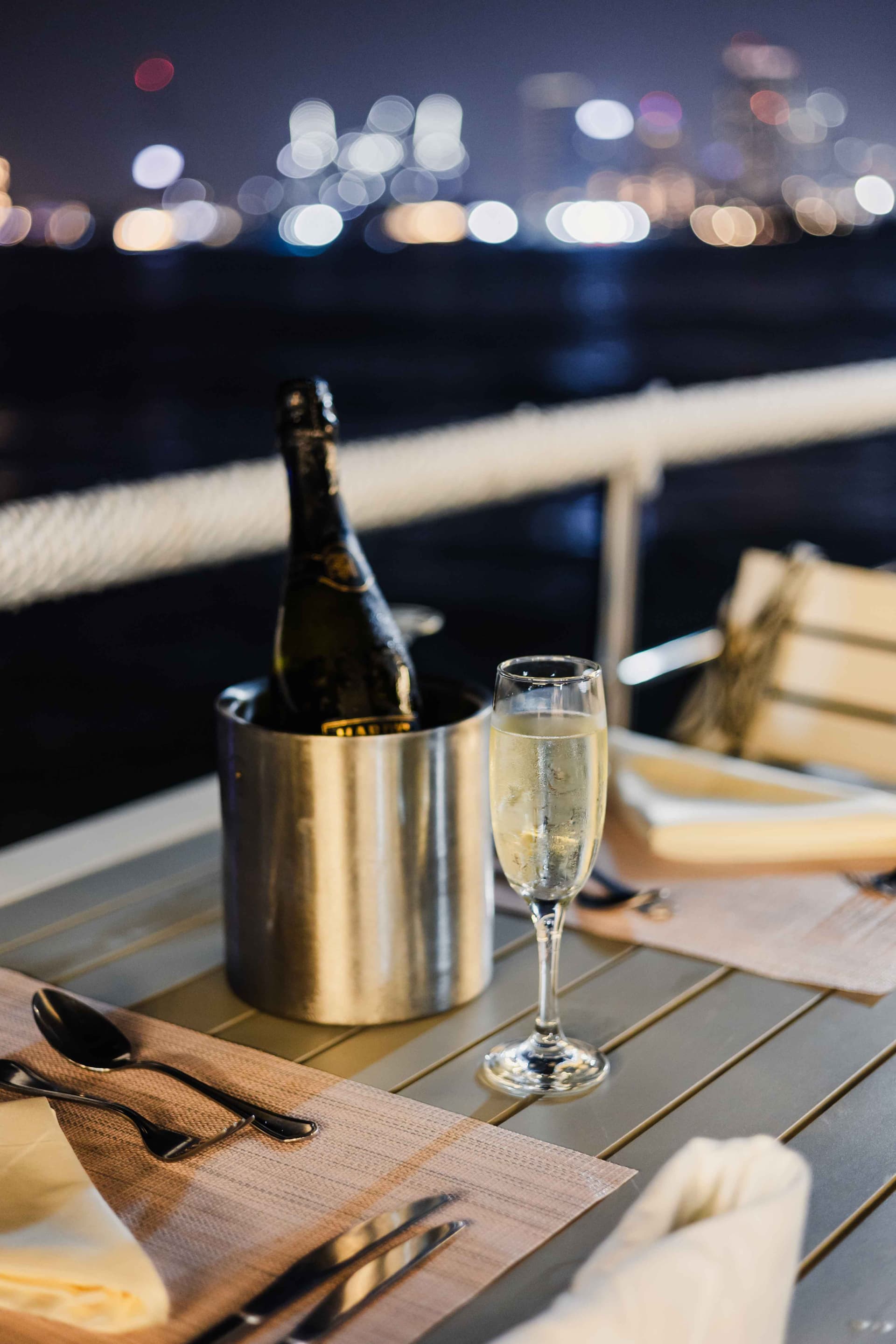 Alexandra Sea Lounge Dinner Cruise in Dubai Marina - imagen 13