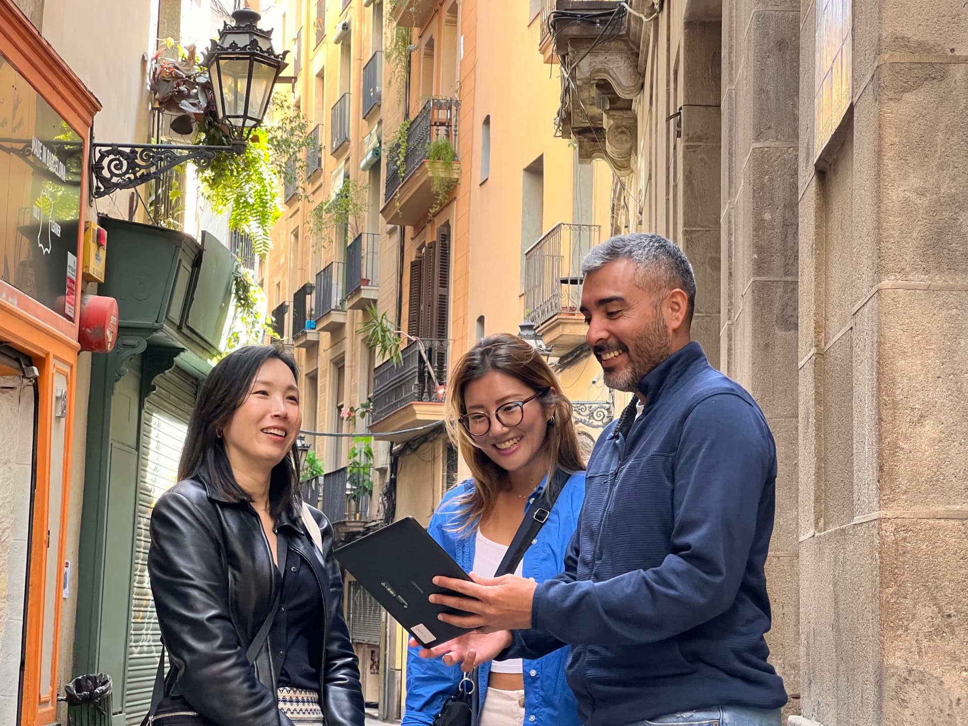 Barcelona Gothic Quarter Guided Tour in English, Mandarin, Korean - image 3