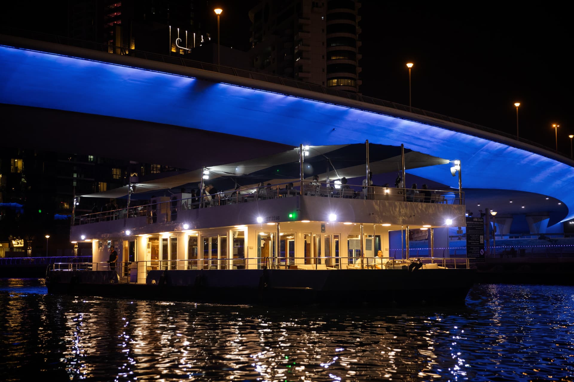 Alexandra Sea Lounge Dinner Cruise in Dubai Marina - imagen 2