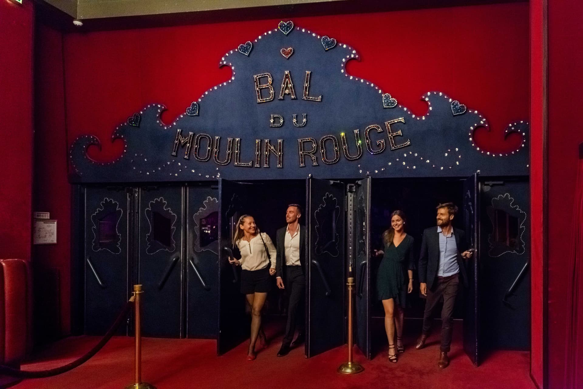 Moulin Rouge Cabaret Show and Paris Bus Tour - image 9
