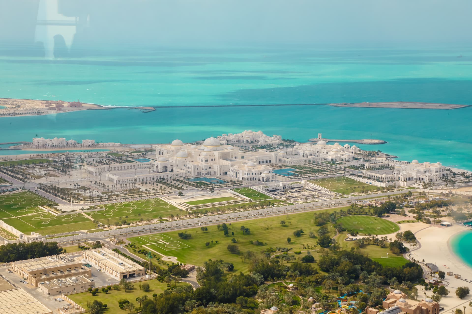 Abu Dhabi Premium City Tour from Dubai: Sheikh Zayed Mosque, Etihad Towers, Qasr Al Watan - imagen 11