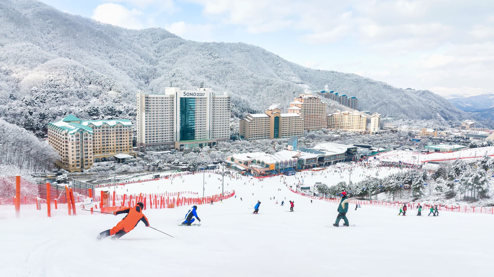 Vivaldi Park Winter Ski and Eobi Ice Valley Day Tour from Seoul - 대표 이미지