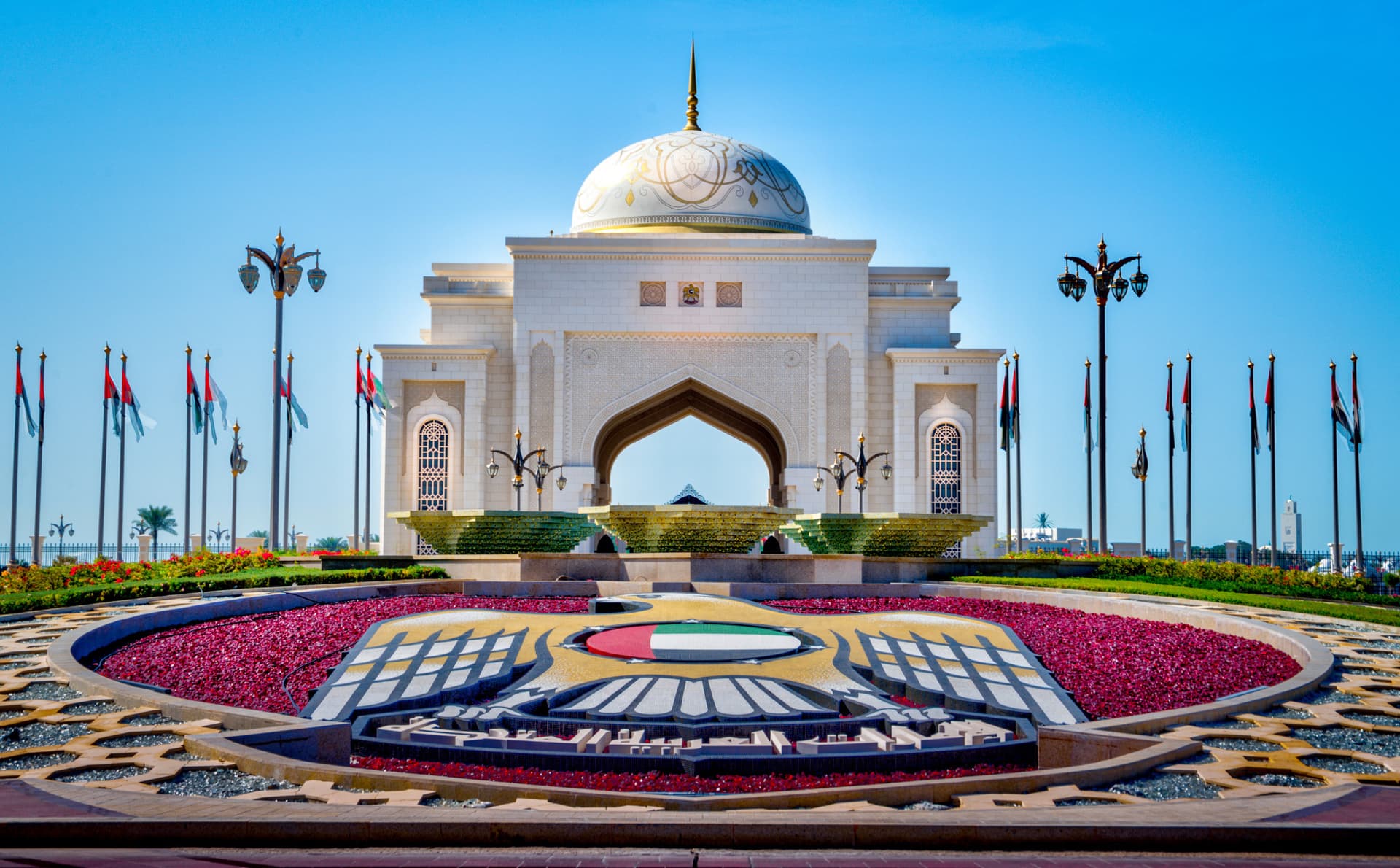 Abu Dhabi Premium City Tour from Dubai: Sheikh Zayed Mosque, Etihad Towers, Qasr Al Watan - imagen 2