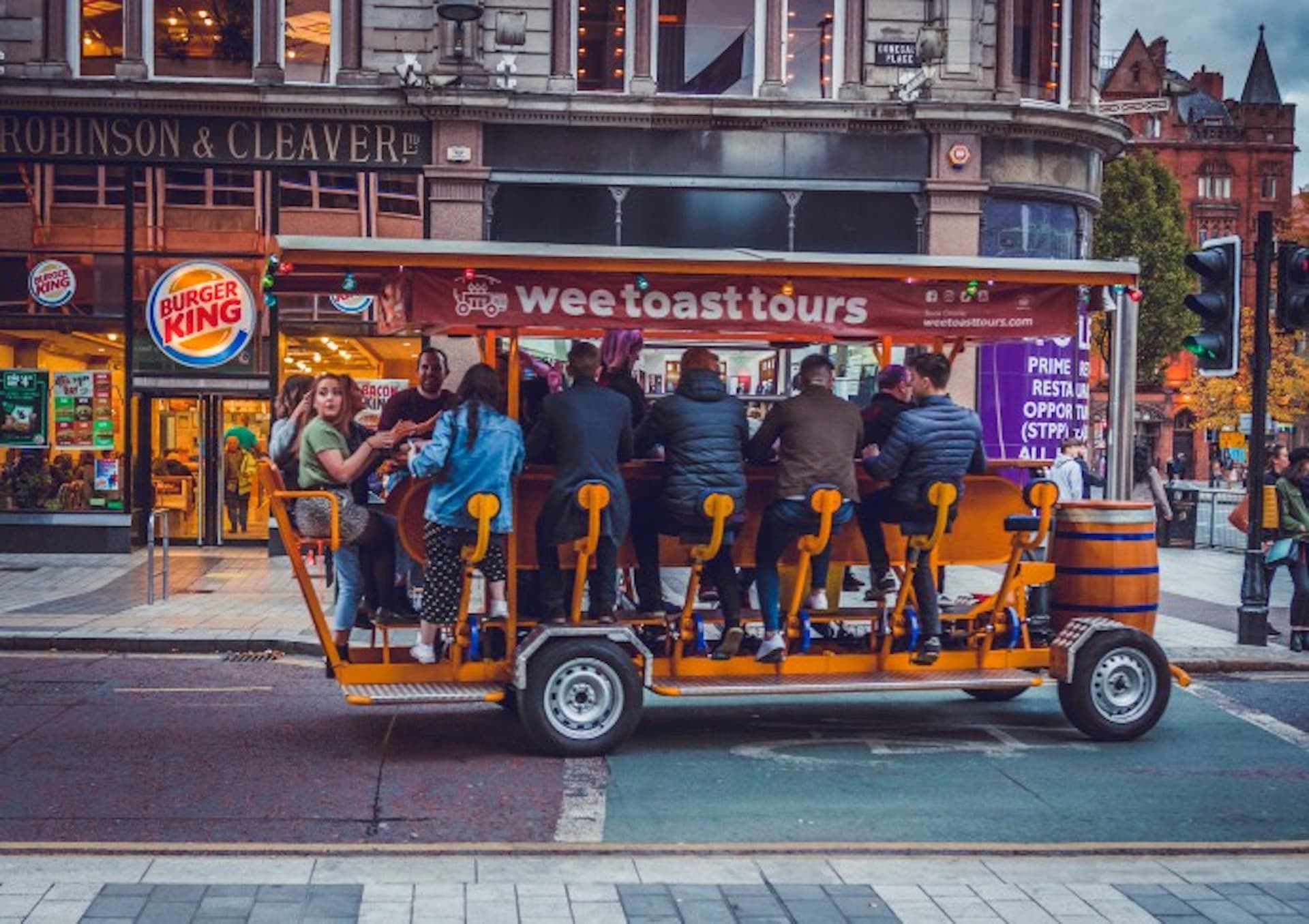 Original Beer and Prosecco London Bike Tour by Wee Toast Tours - image 3