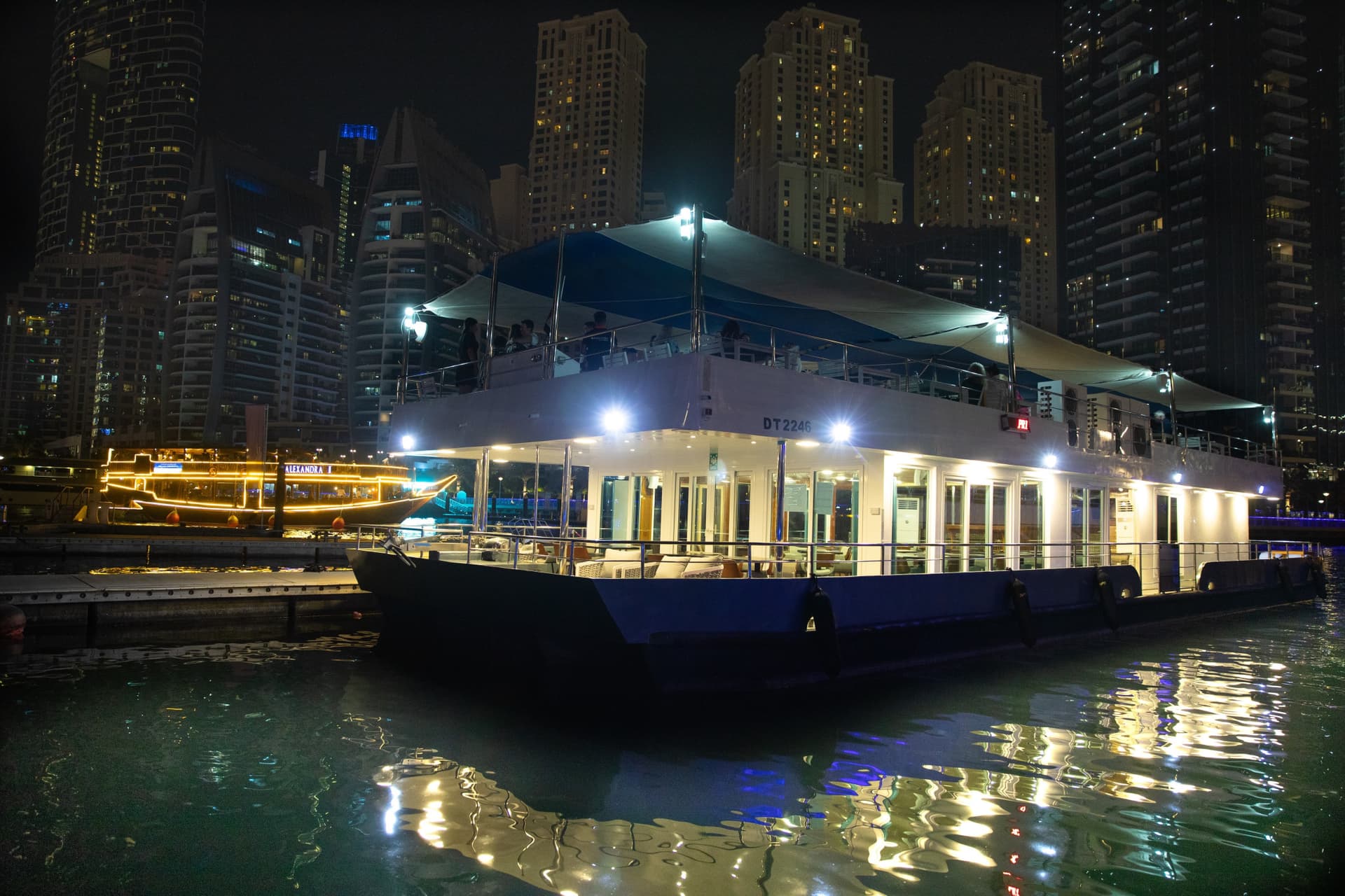 Alexandra Sea Lounge Dinner Cruise in Dubai Marina - imagen 5