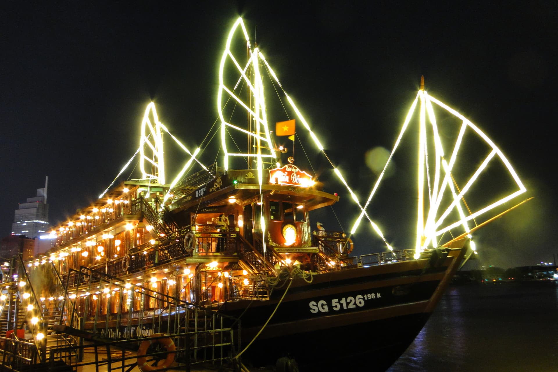 Traditional Vietnamese Water Puppet Show with Dinner in Ho Chi Minh - image 8
