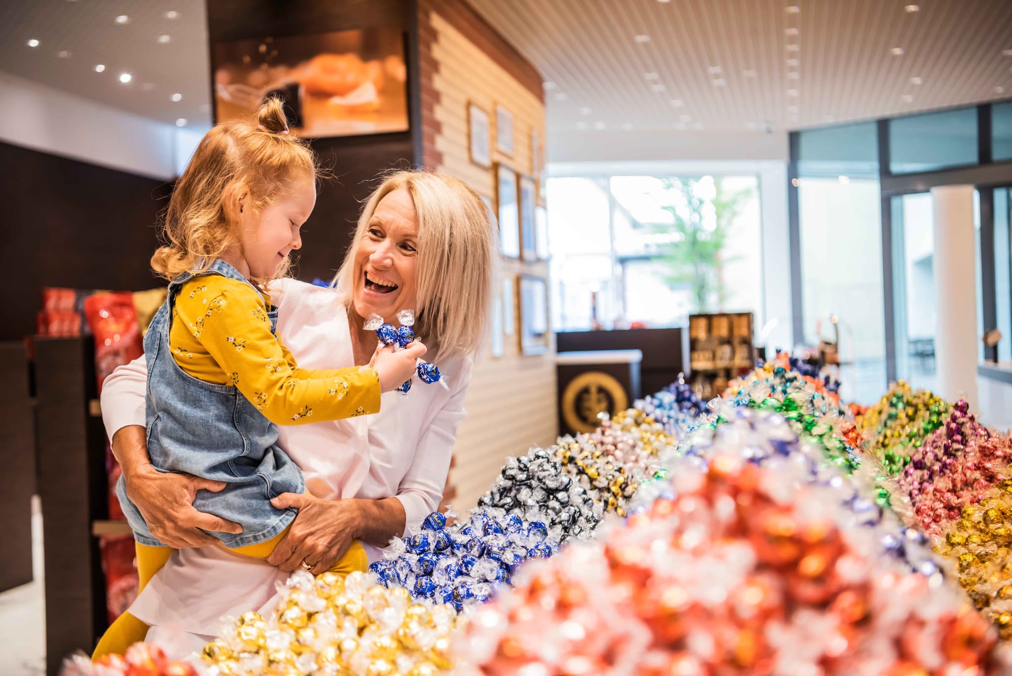 Zurich City Tour with Cruise and Lindt Home of Chocolate - image 8