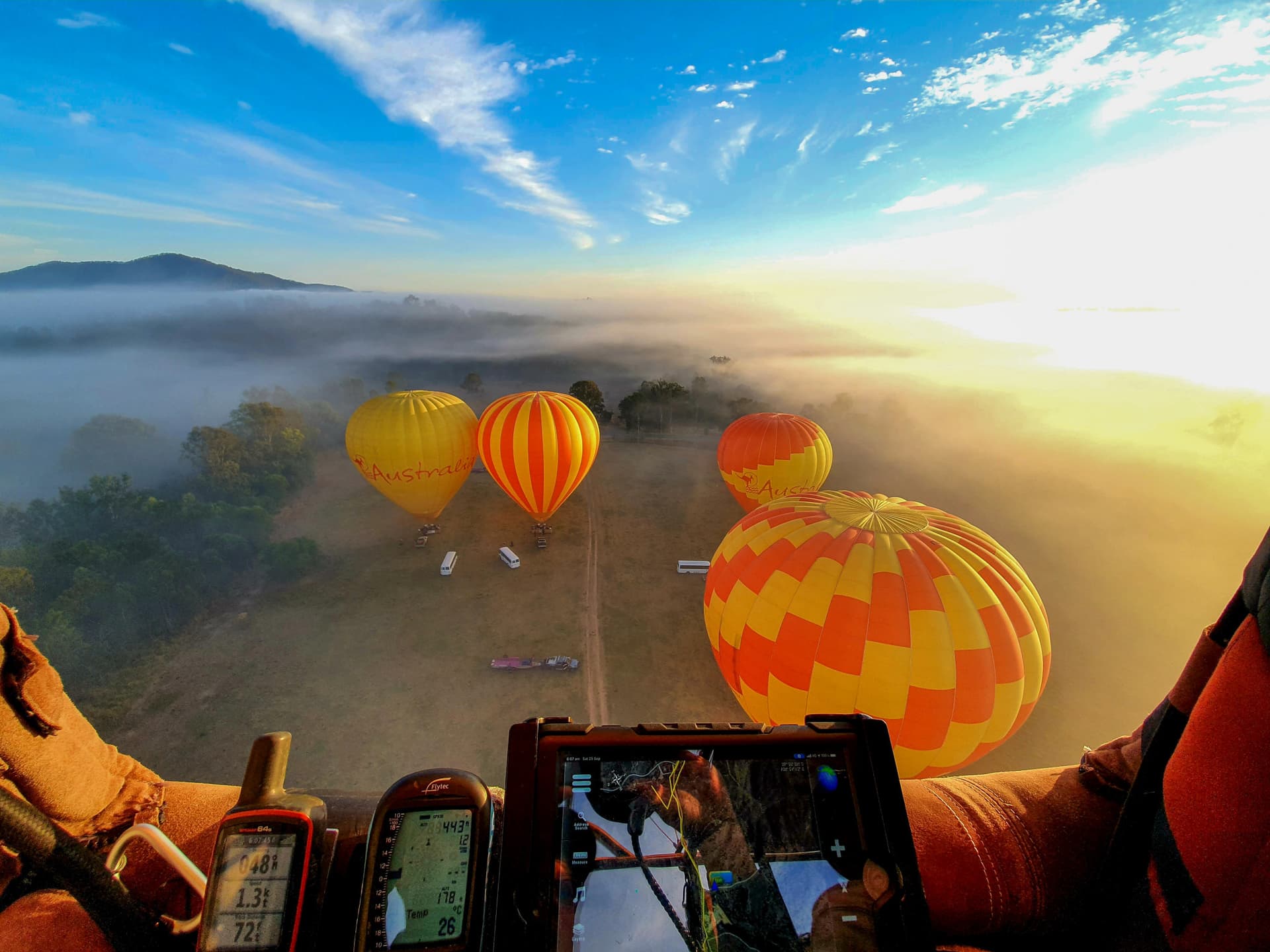 Sunrise Hot Air Balloon Flight over Brisbane with Vineyard Breakfast - imagen 3