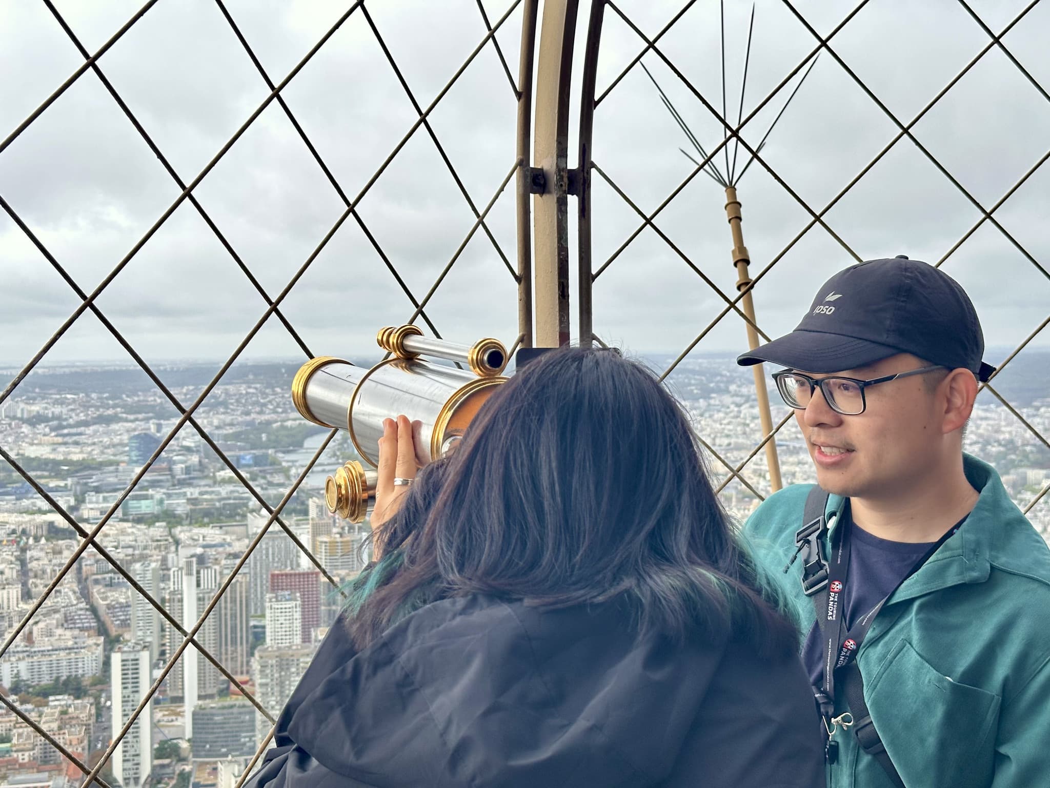 Eiffel Tower Guided Tour With Summit Entry + Seine River Cruise - image 4