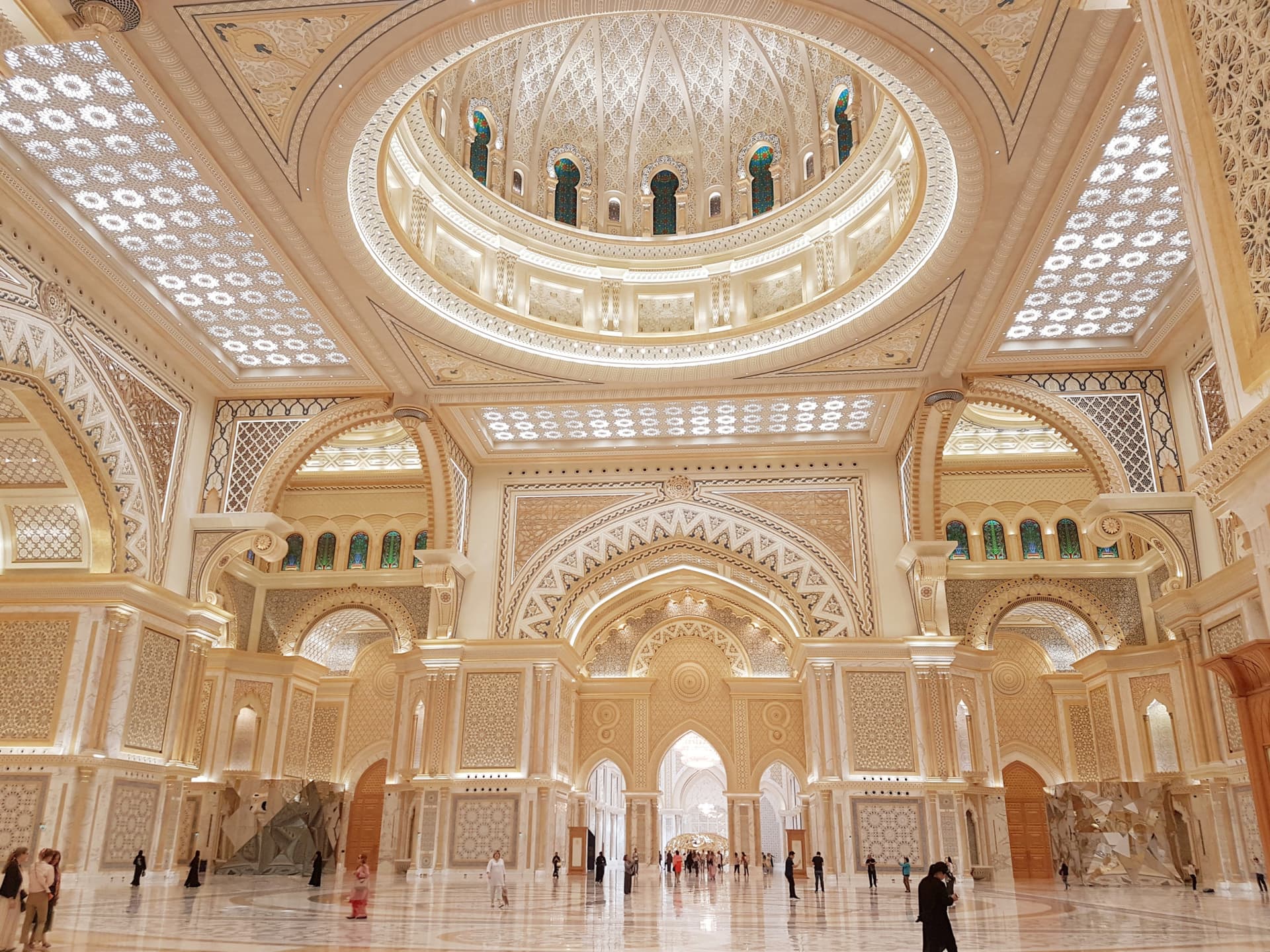 Abu Dhabi Premium City Tour from Dubai: Sheikh Zayed Mosque, Etihad Towers, Qasr Al Watan - imagen 7