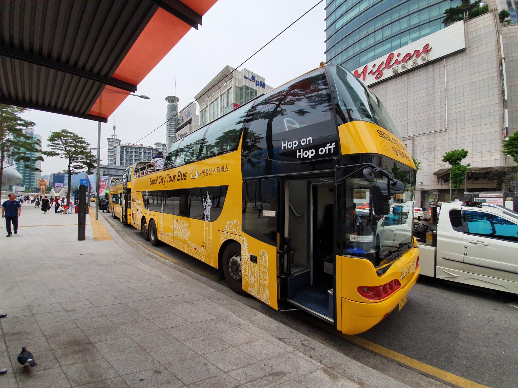 Dongdaemun Hop-on Hop-off Bus Tour by Yellow Balloon City Bus - image 3