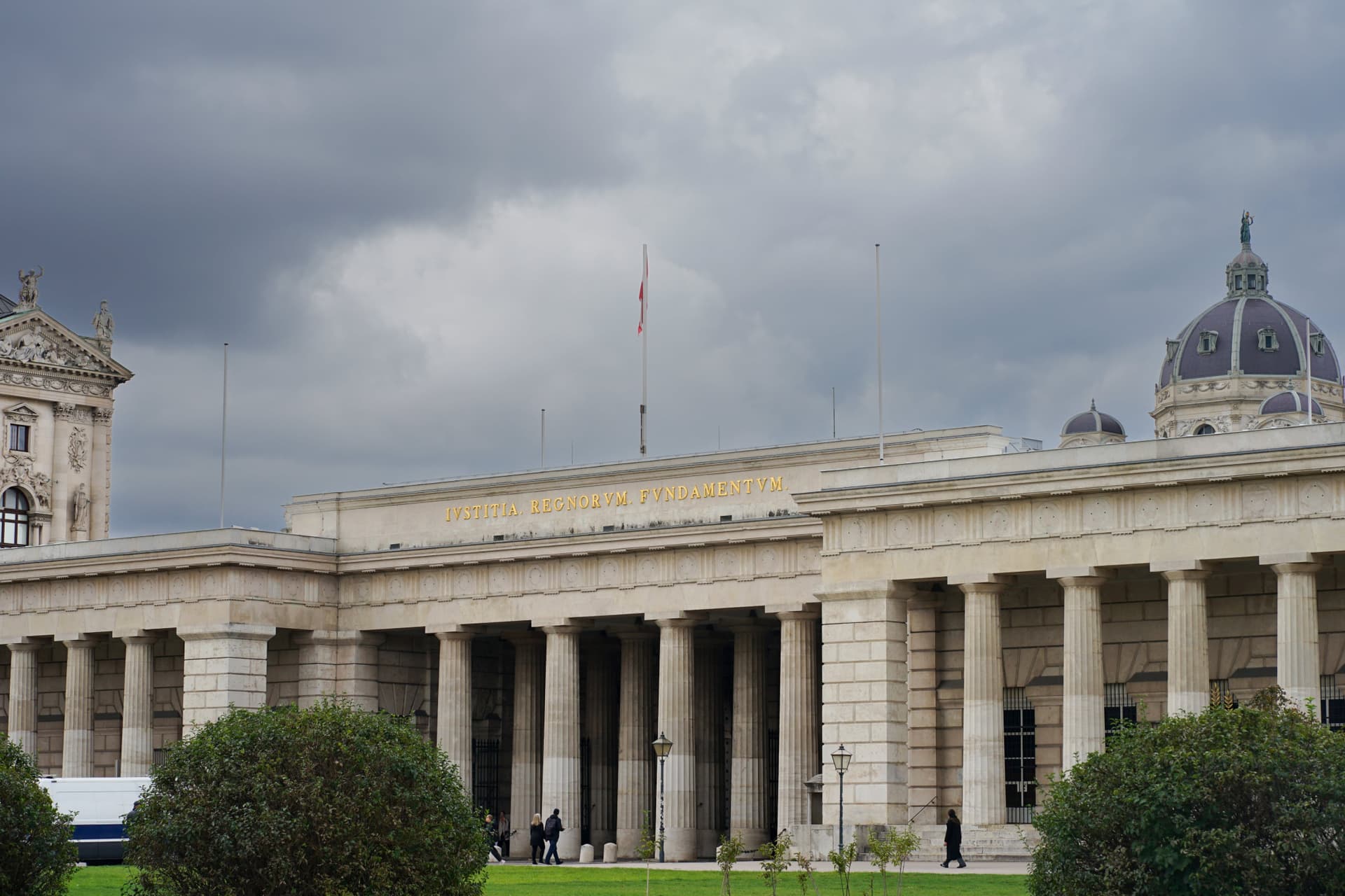 Hofburg Palace, Gardens, and Sisi Museum Skip-the-Line Guided Tour - imagen 4
