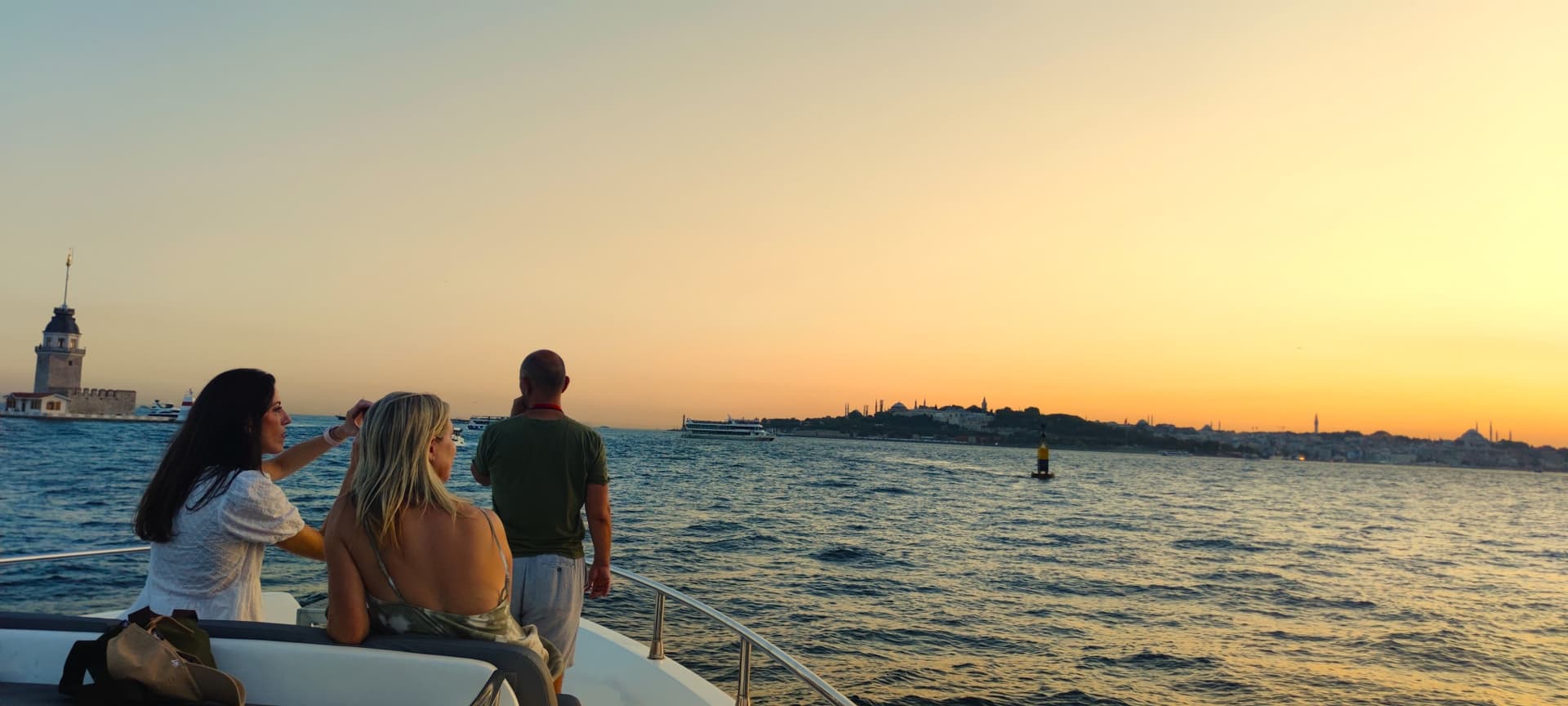 Bosphorus Sightseeing Cruise on a Luxury Yacht - image 3