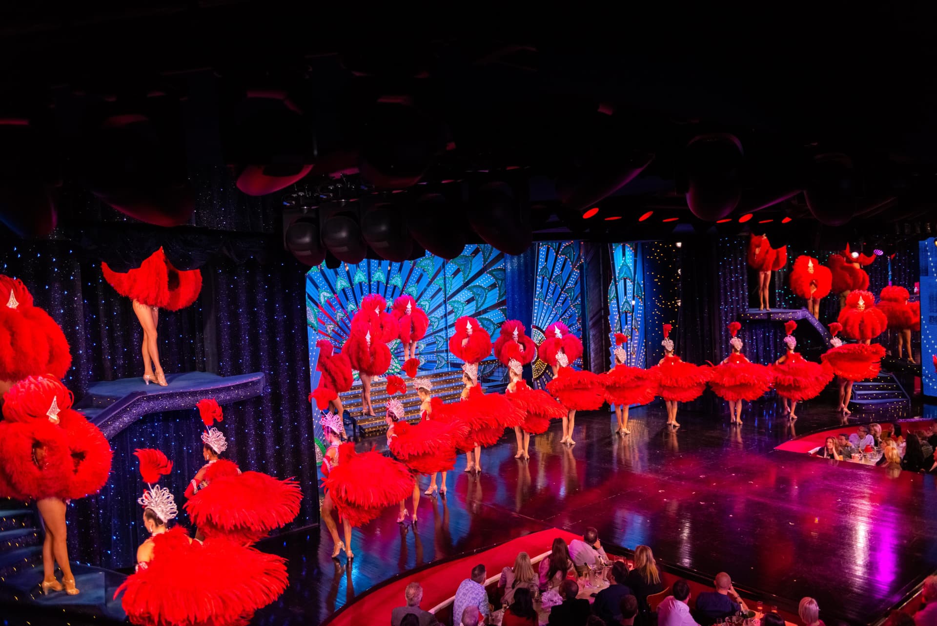 Moulin Rouge Cabaret Show and Paris Bus Tour - image 2
